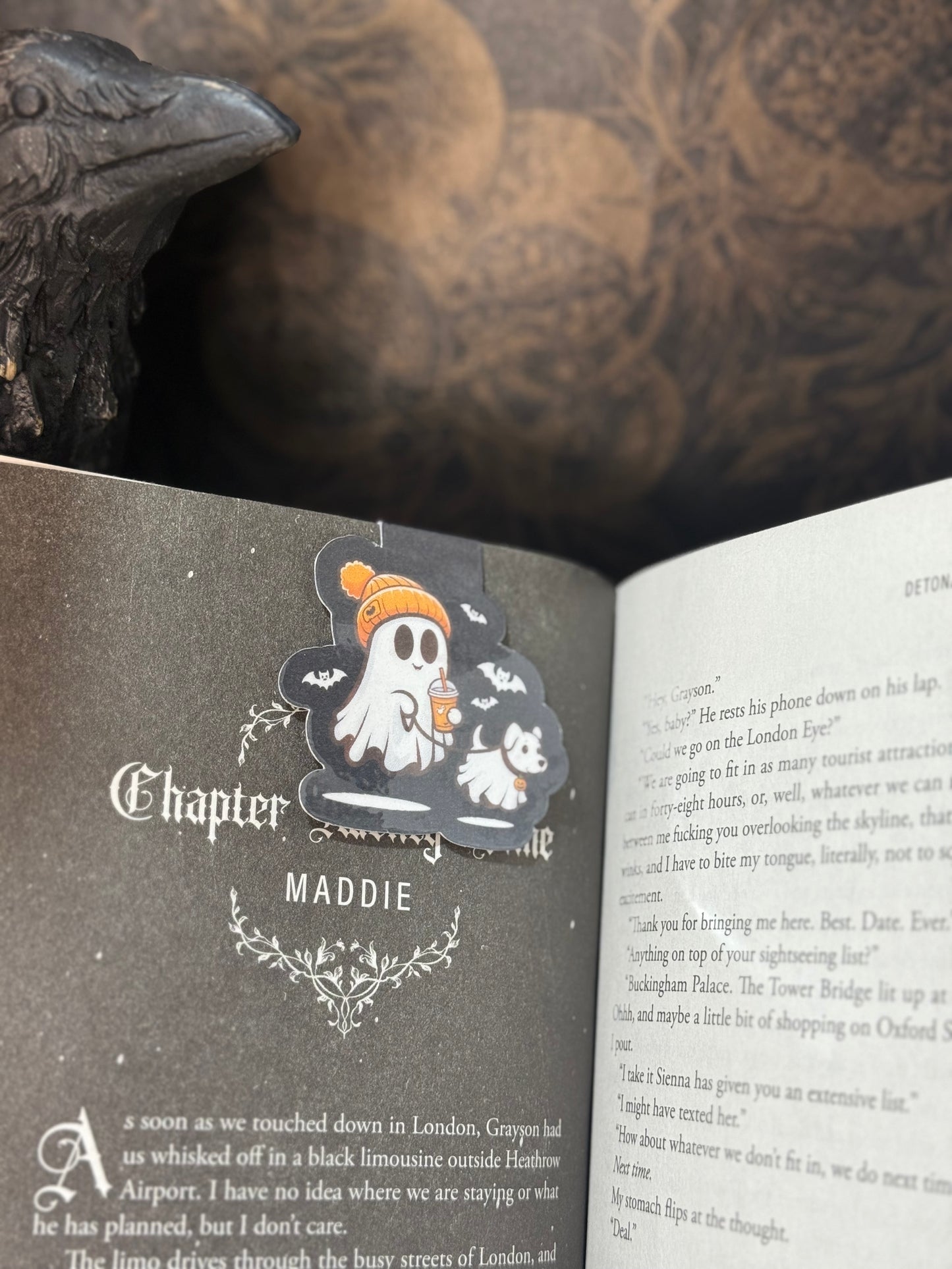 Beanie ghosty magnetic bookmark