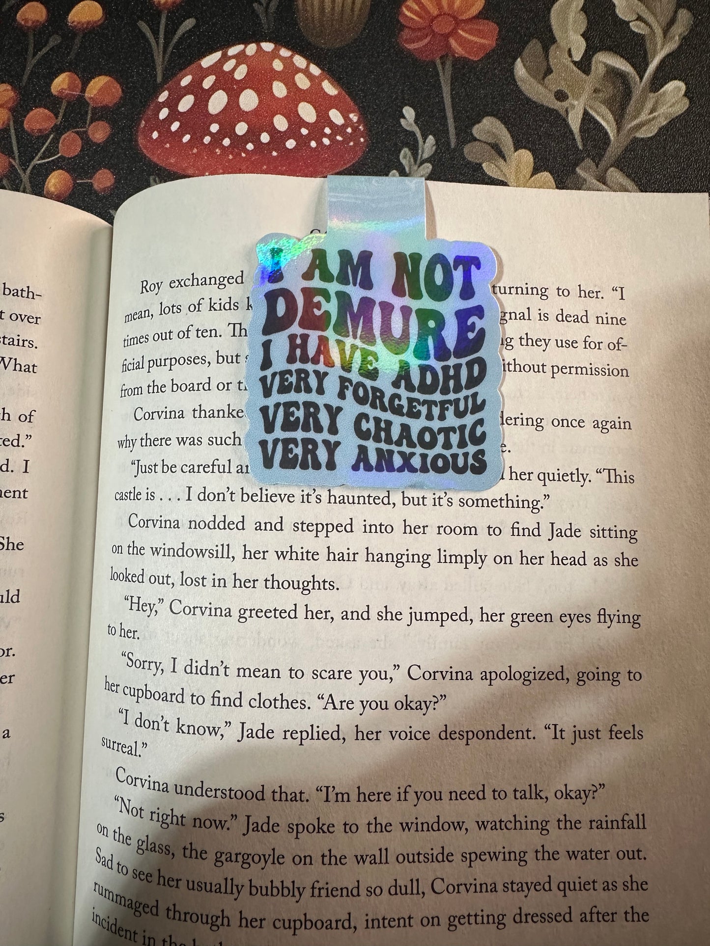 Demure magnetic bookmark