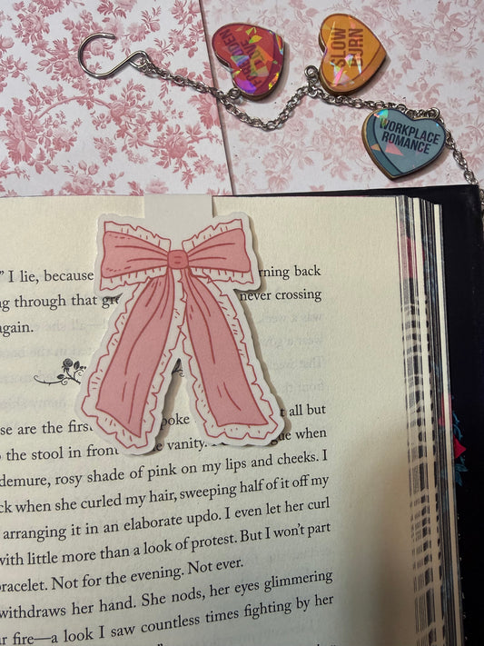 Croquette bow magnetic bookmark